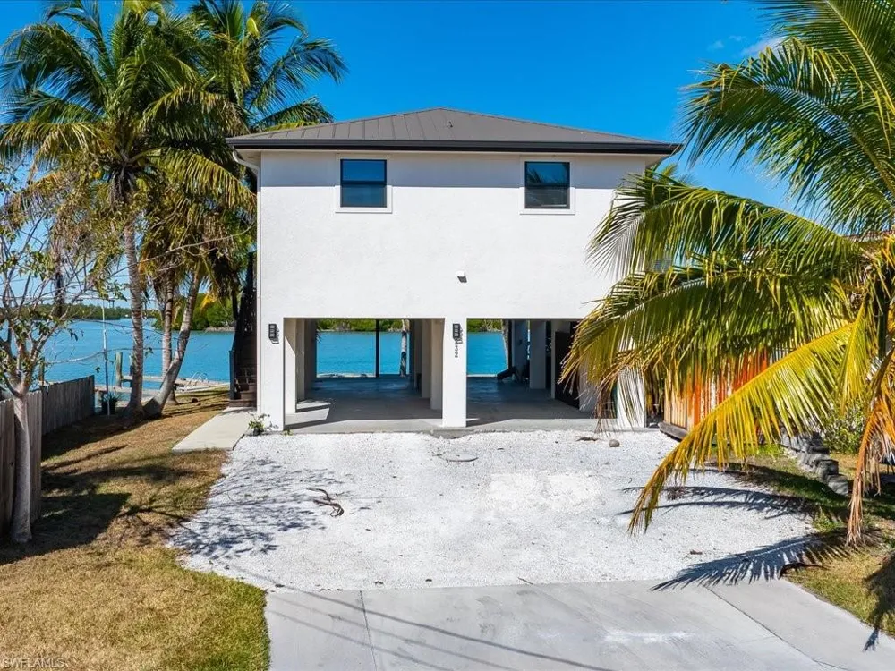 232 Harbor Place Goodland, FL 34140
