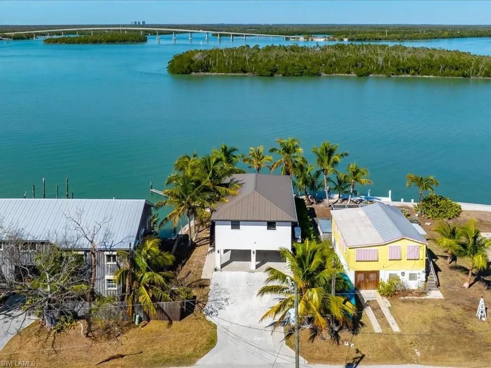 232 Harbor Place Goodland, FL 34140