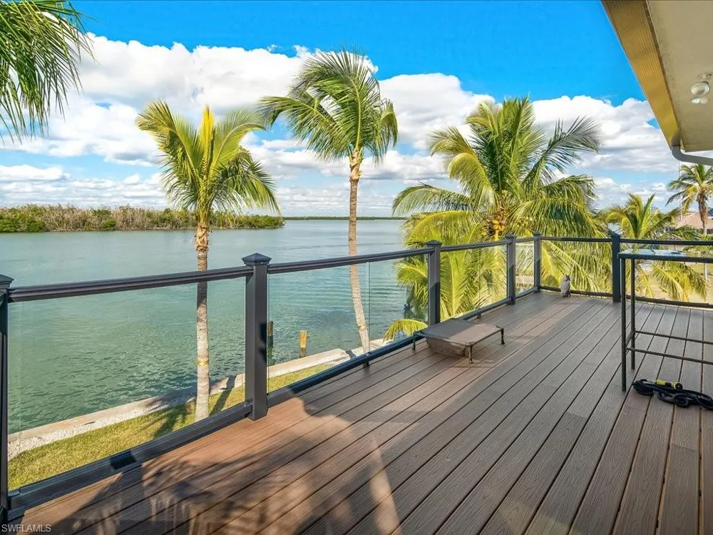 232 Harbor Place Goodland, FL 34140