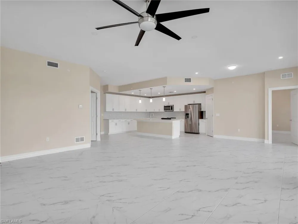 257 Indies Dr E #102 Naples, FL 34114