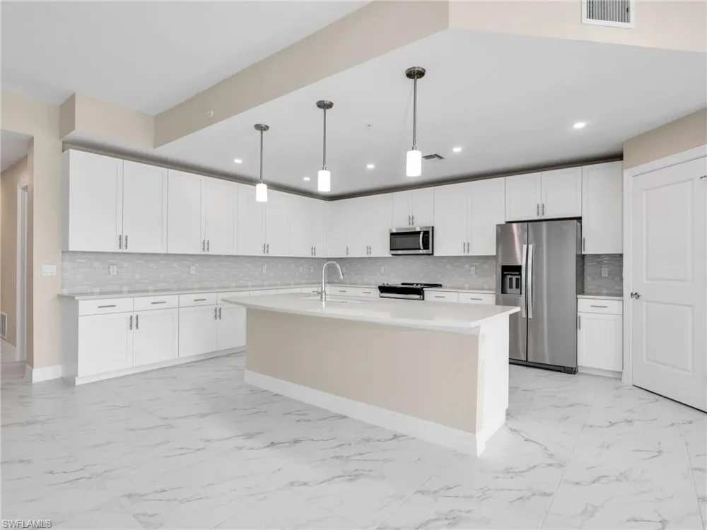 257 Indies Dr E #102 Naples, FL 34114