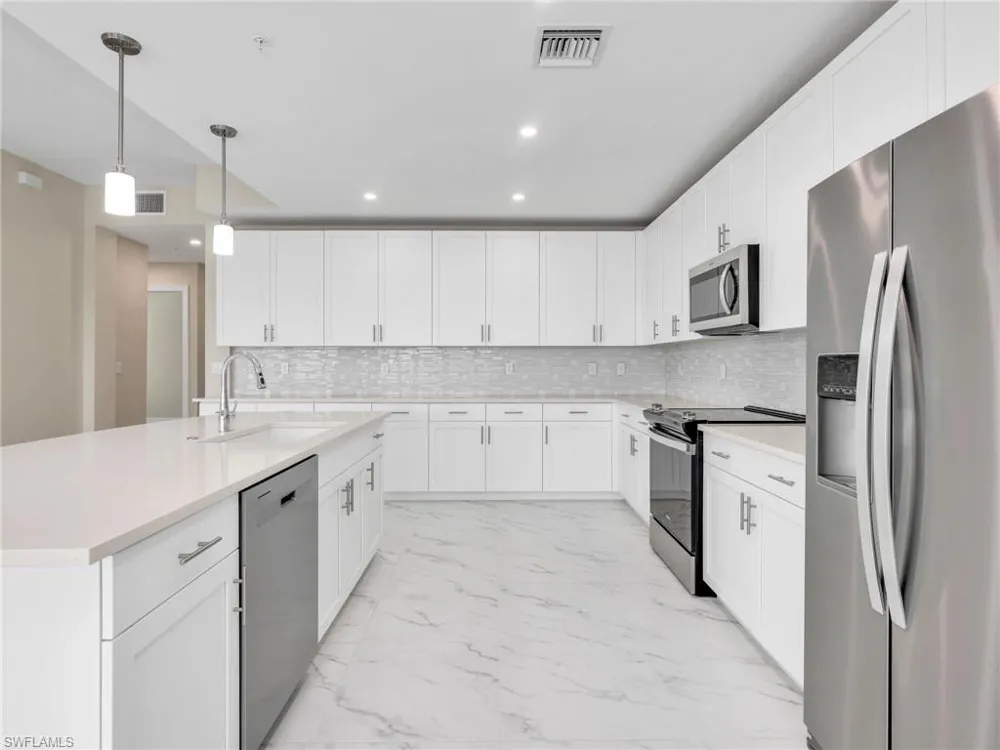 257 Indies Dr E #102 Naples, FL 34114
