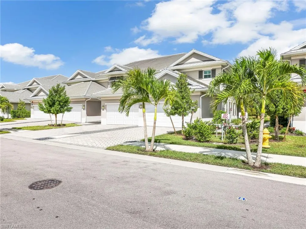 257 Indies Dr E #102 Naples, FL 34114