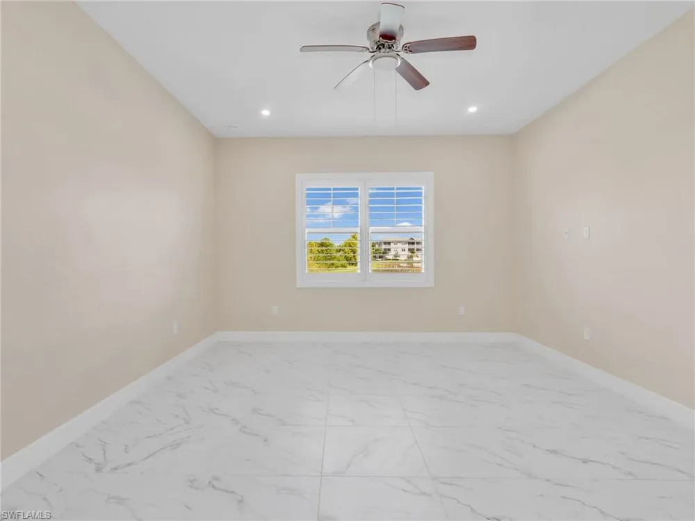 257 Indies Dr E #102 Naples, FL 34114