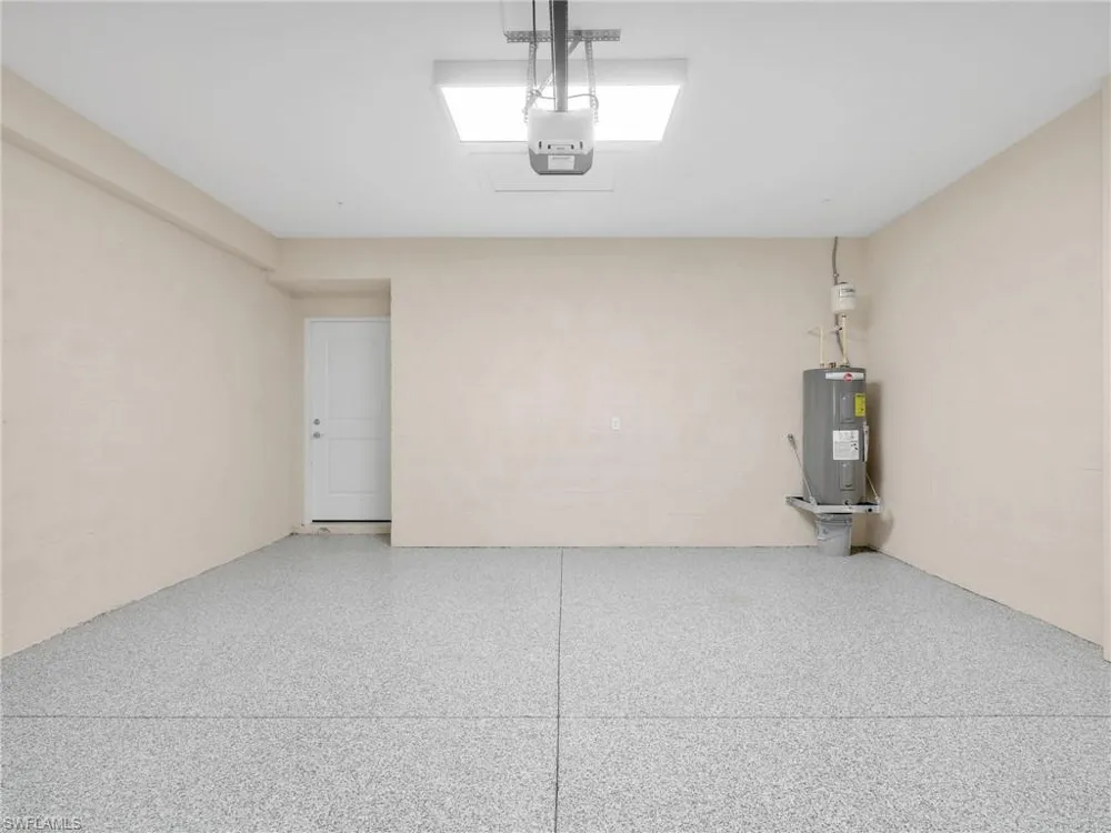 257 Indies Dr E #102 Naples, FL 34114