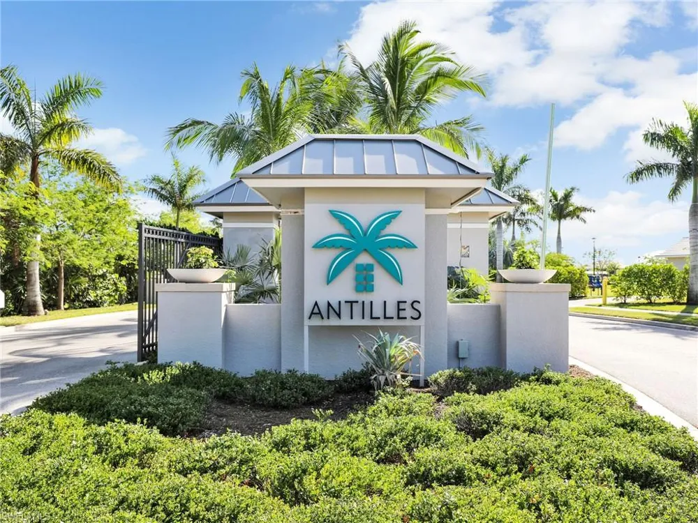 257 Indies Dr E #102 Naples, FL 34114