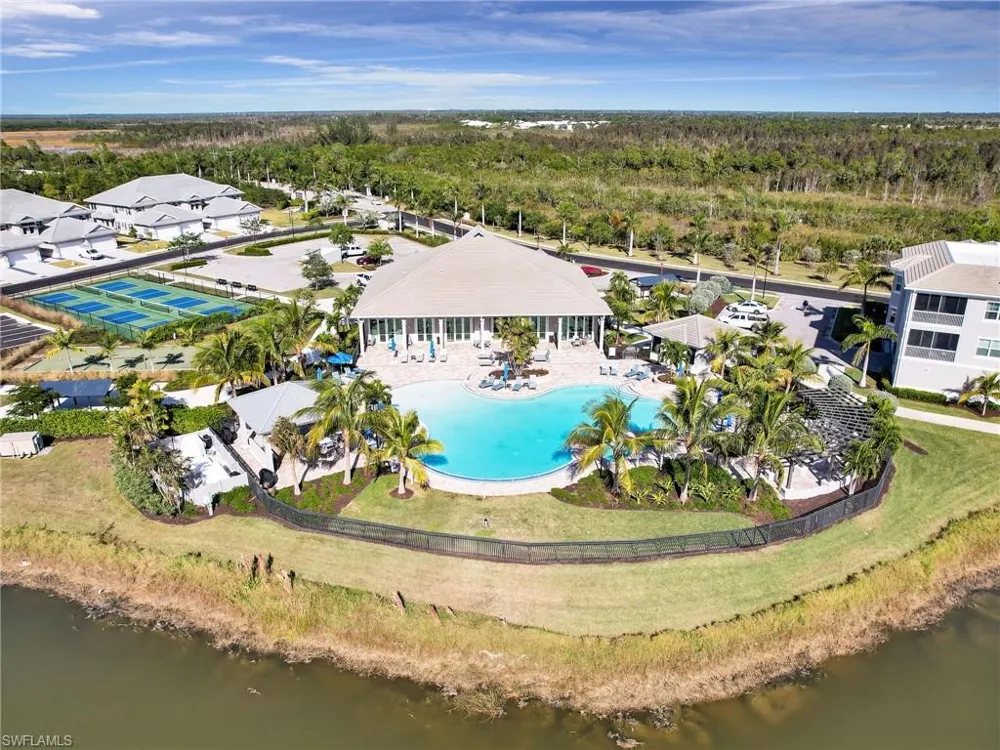 257 Indies Dr E #102 Naples, FL 34114