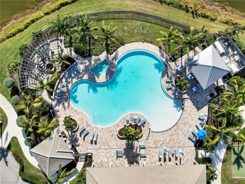 257 Indies Dr E #102 Naples, FL 34114
