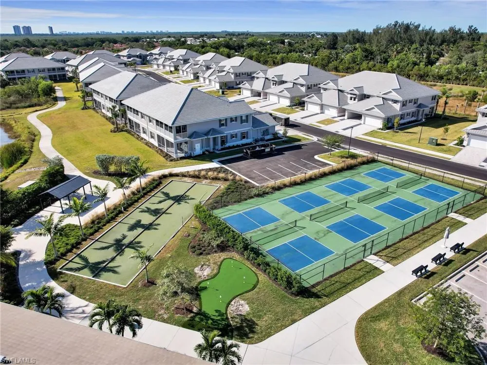 257 Indies Dr E #102 Naples, FL 34114