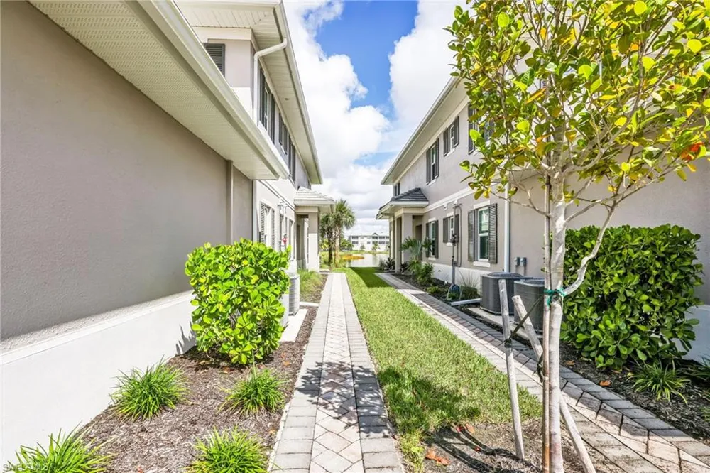 257 Indies Dr E #102 Naples, FL 34114