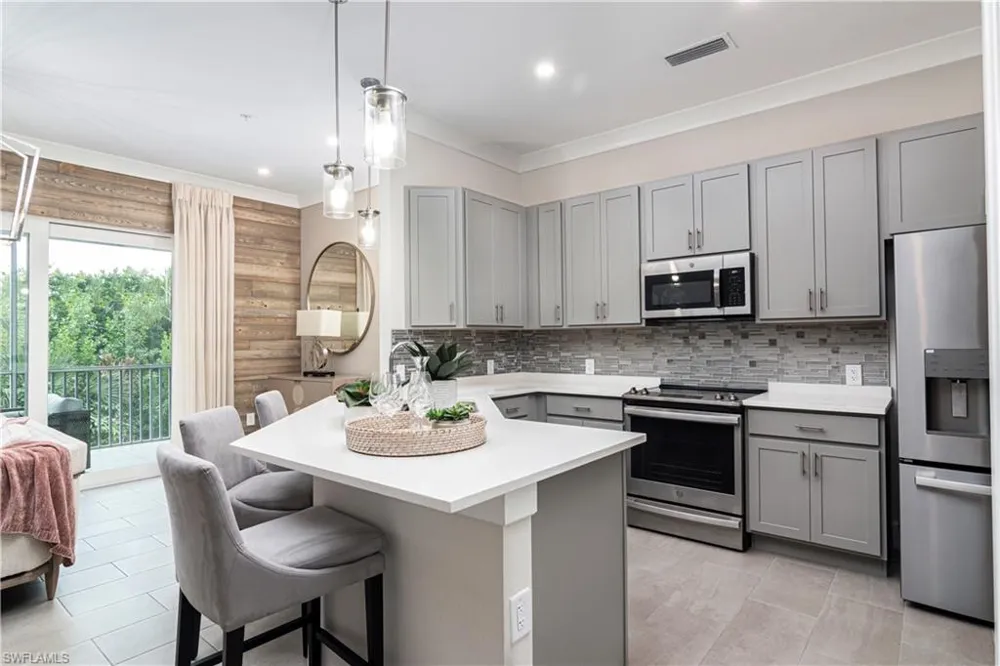 298 Indies Drive E #202 Naples, FL 34114
