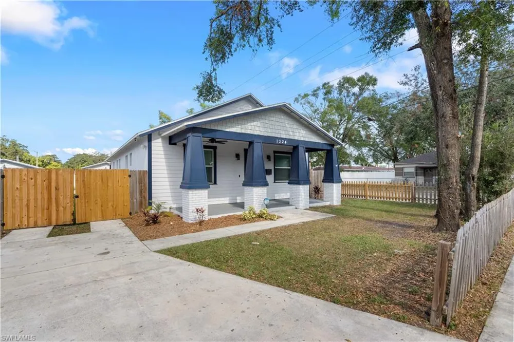 1324 E Giddens Avenue Tampa, FL 33603