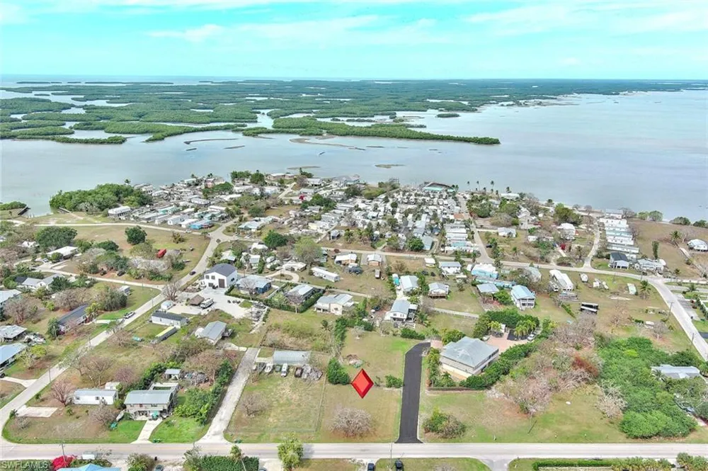 261 Smallwood Drive Chokoloskee, FL 34138