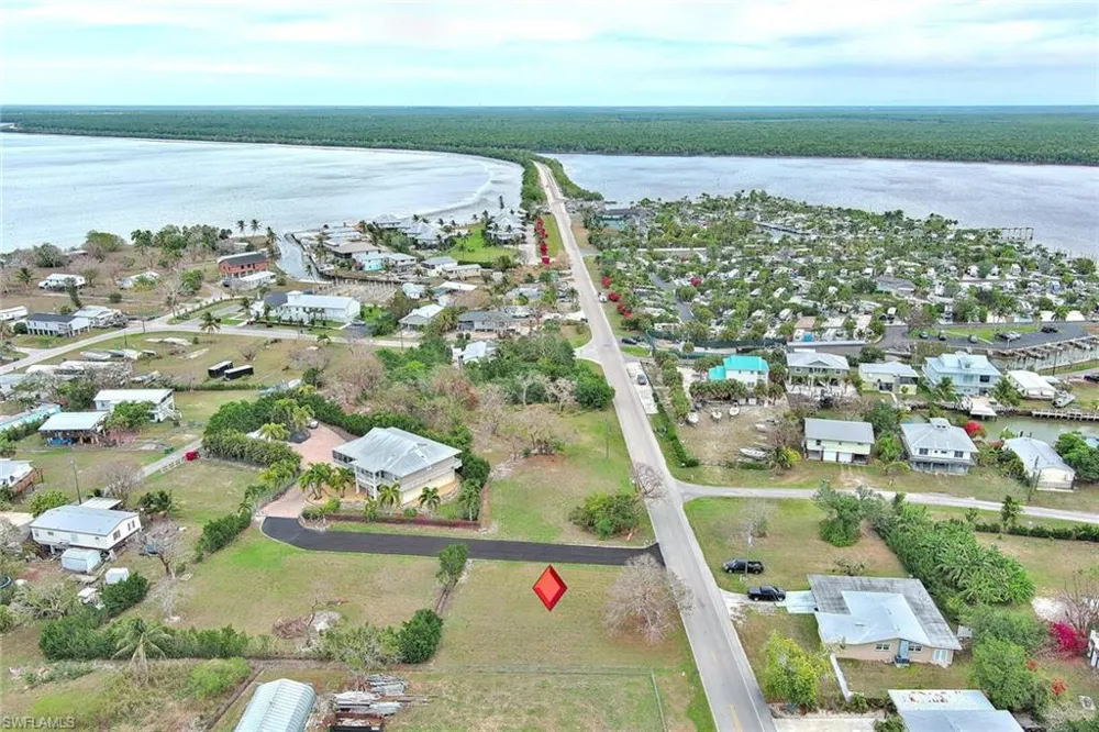 261 Smallwood Drive Chokoloskee, FL 34138