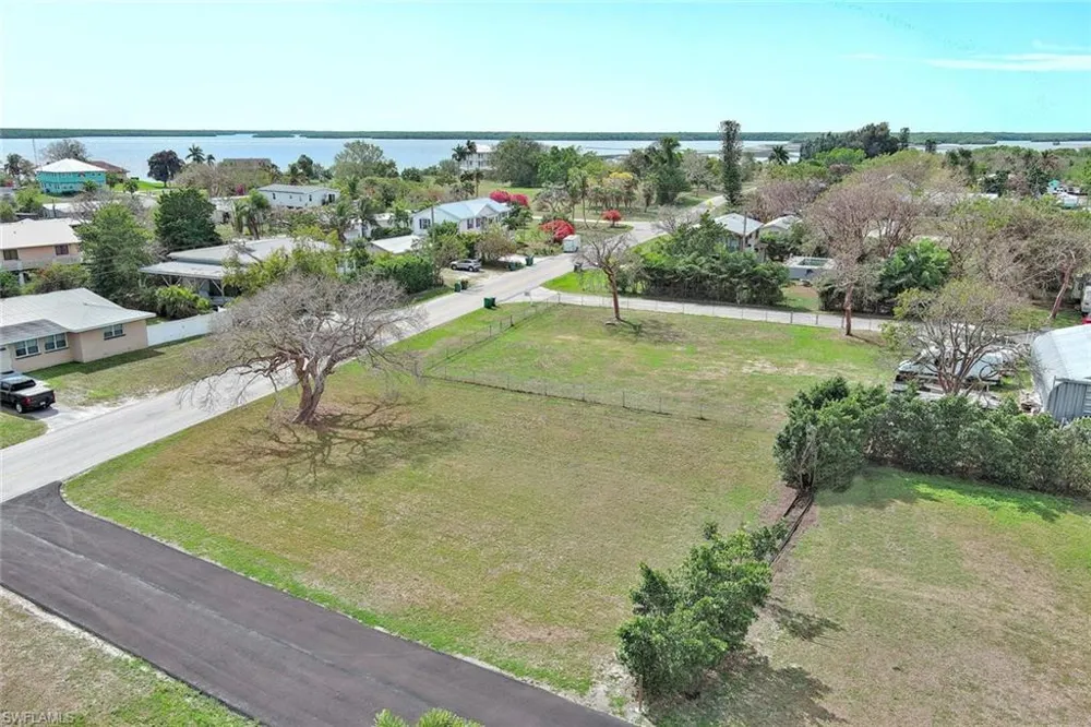 261 Smallwood Drive Chokoloskee, FL 34138