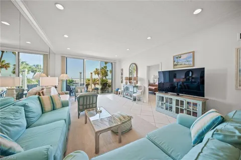 1212 BENJAMIN FRANKLIN DRIVE #102