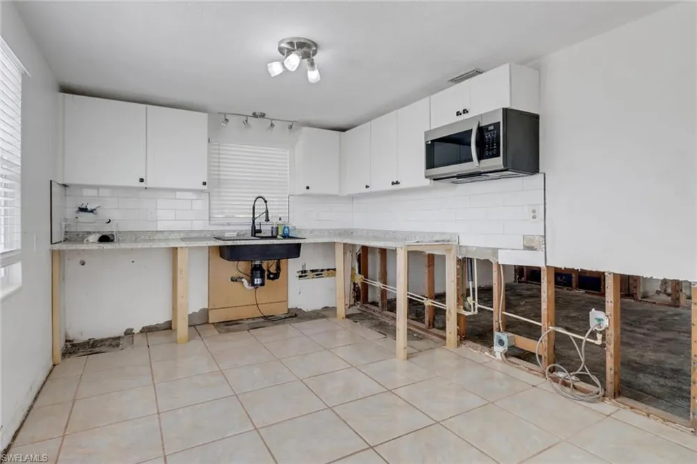 2686 Clyde Street Matlacha, FL 33993