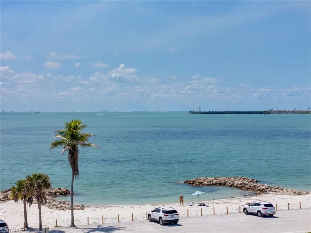 2950 W Gulf Drive Sanibel, FL 33957