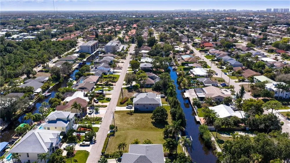 27257 Barbarosa Street Bonita Springs, FL 34135