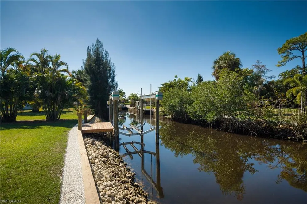 27257 Barbarosa Street Bonita Springs, FL 34135
