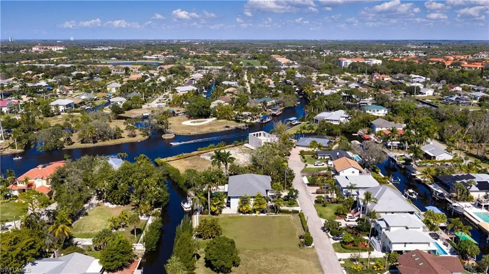 27257 Barbarosa Street Bonita Springs, FL 34135