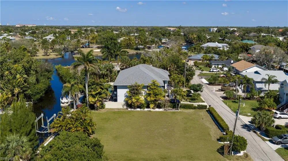 27257 Barbarosa Street Bonita Springs, FL 34135