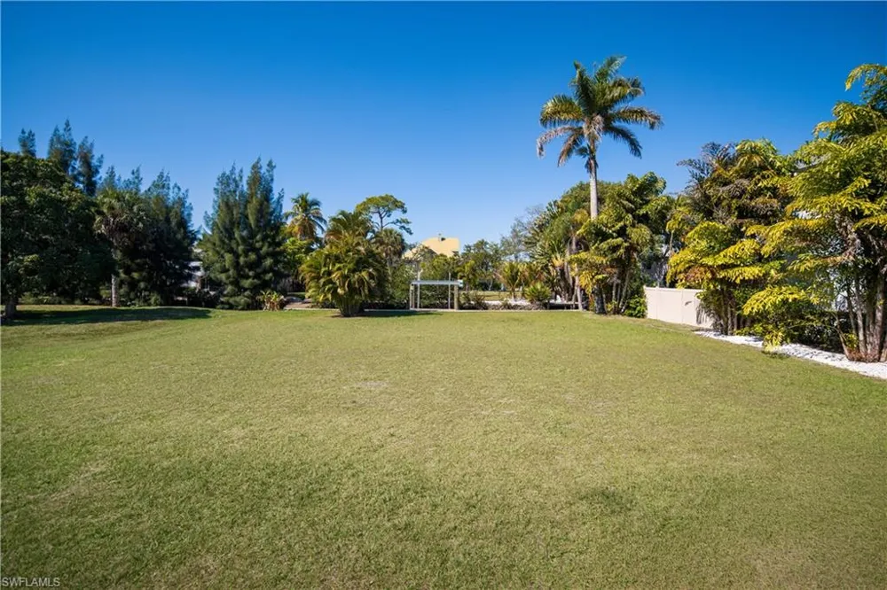 27257 Barbarosa Street Bonita Springs, FL 34135