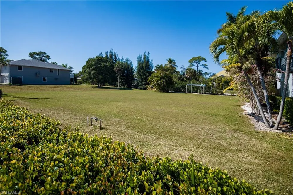 27257 Barbarosa Street Bonita Springs, FL 34135