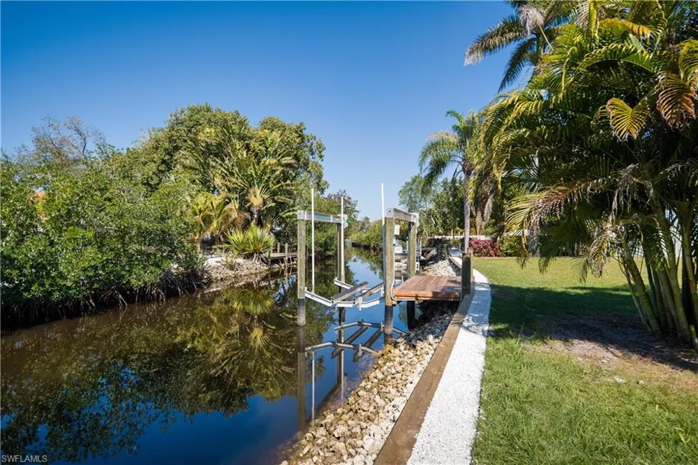 27257 Barbarosa Street Bonita Springs, FL 34135