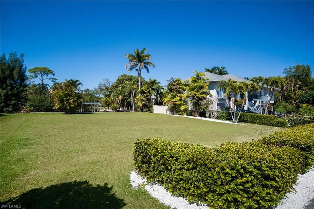 27257 Barbarosa Street Bonita Springs, FL 34135