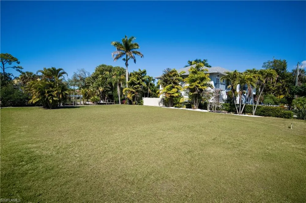 27257 Barbarosa Street Bonita Springs, FL 34135