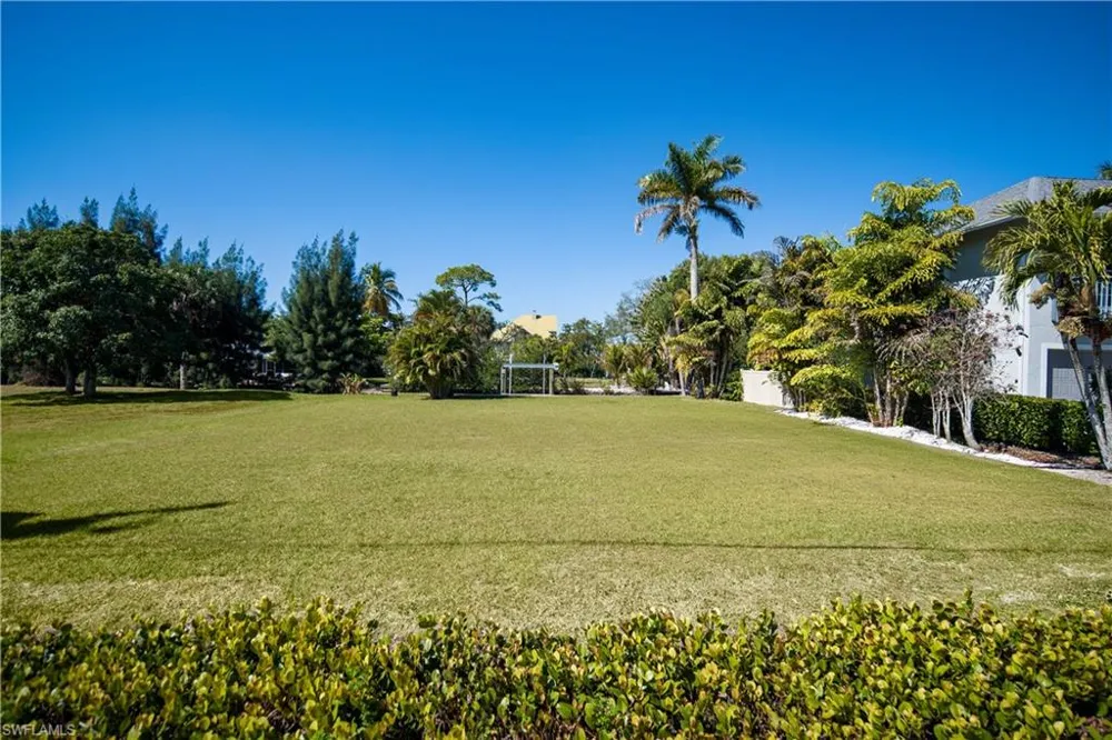27257 Barbarosa Street Bonita Springs, FL 34135