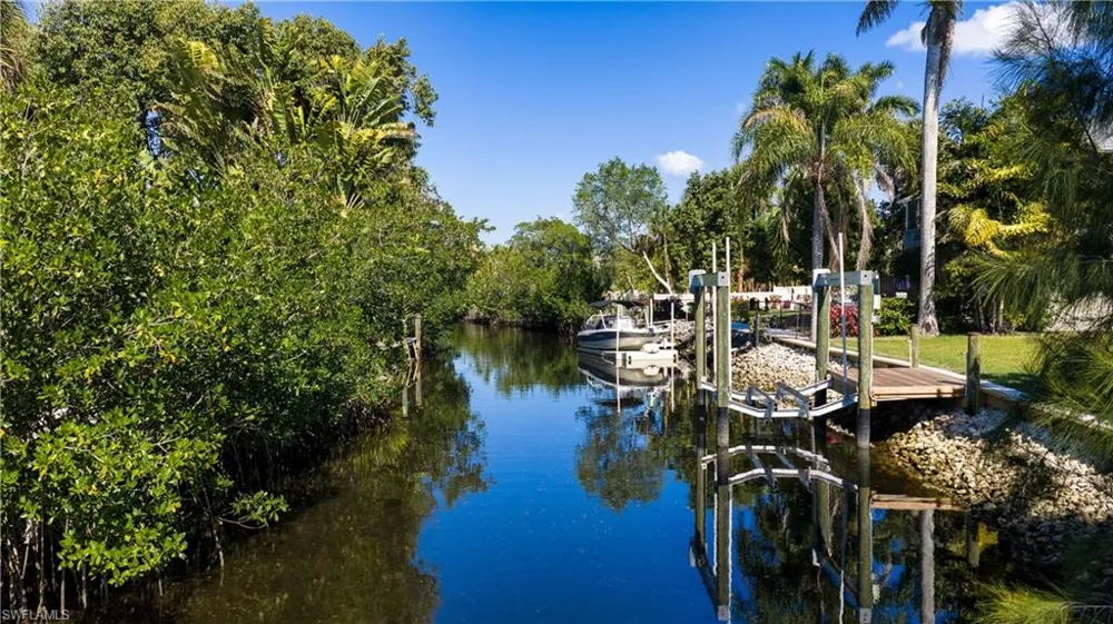 27257 Barbarosa Street Bonita Springs, FL 34135
