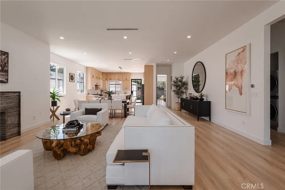 5817 Cantaloupe Avenue Valley Glen, CA 91401
