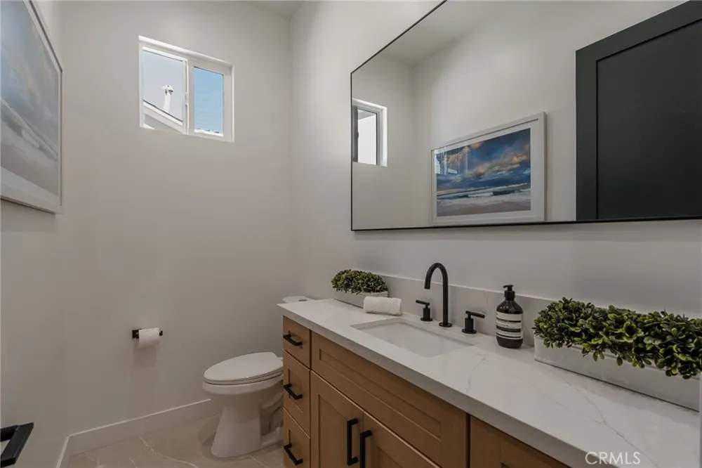 5817 Cantaloupe Avenue Valley Glen, CA 91401