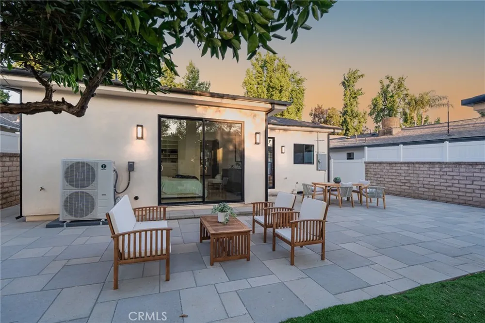 5817 Cantaloupe Avenue Valley Glen, CA 91401