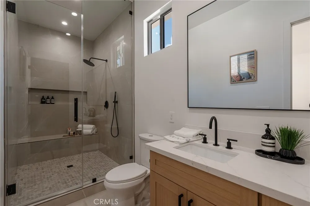 5817 Cantaloupe Avenue Valley Glen, CA 91401
