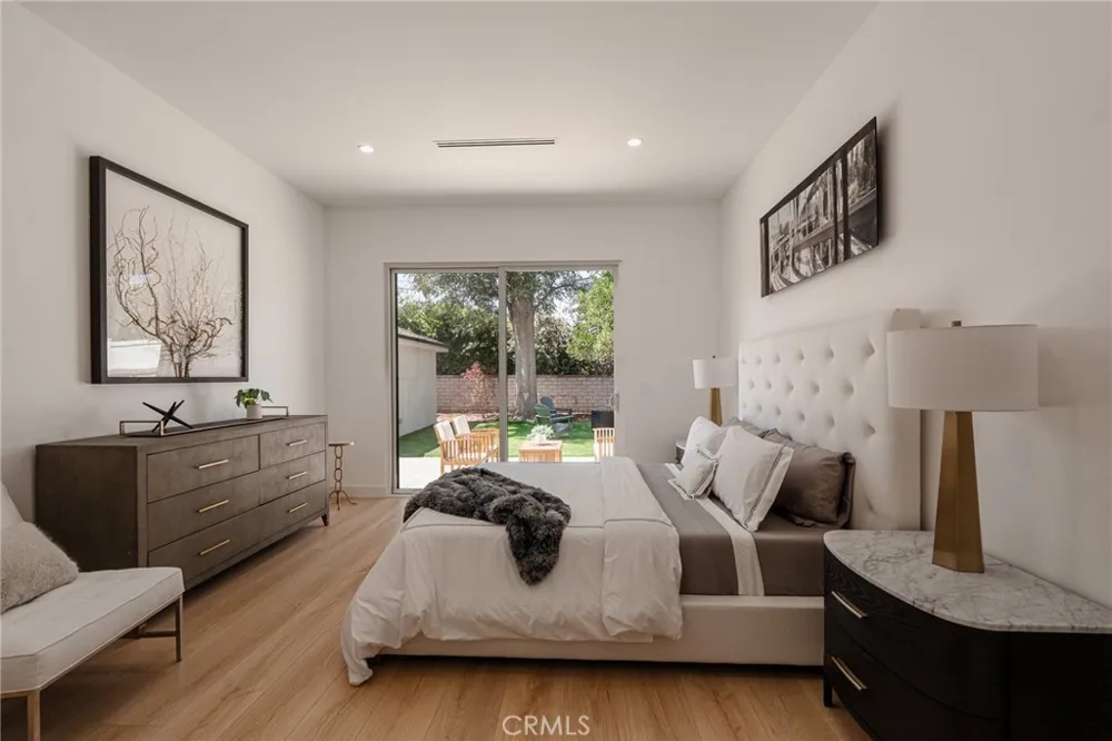 5817 Cantaloupe Avenue Valley Glen, CA 91401