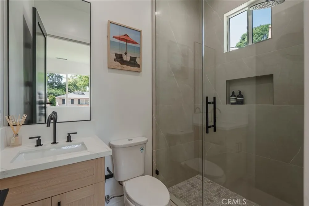 5817 Cantaloupe Avenue Valley Glen, CA 91401