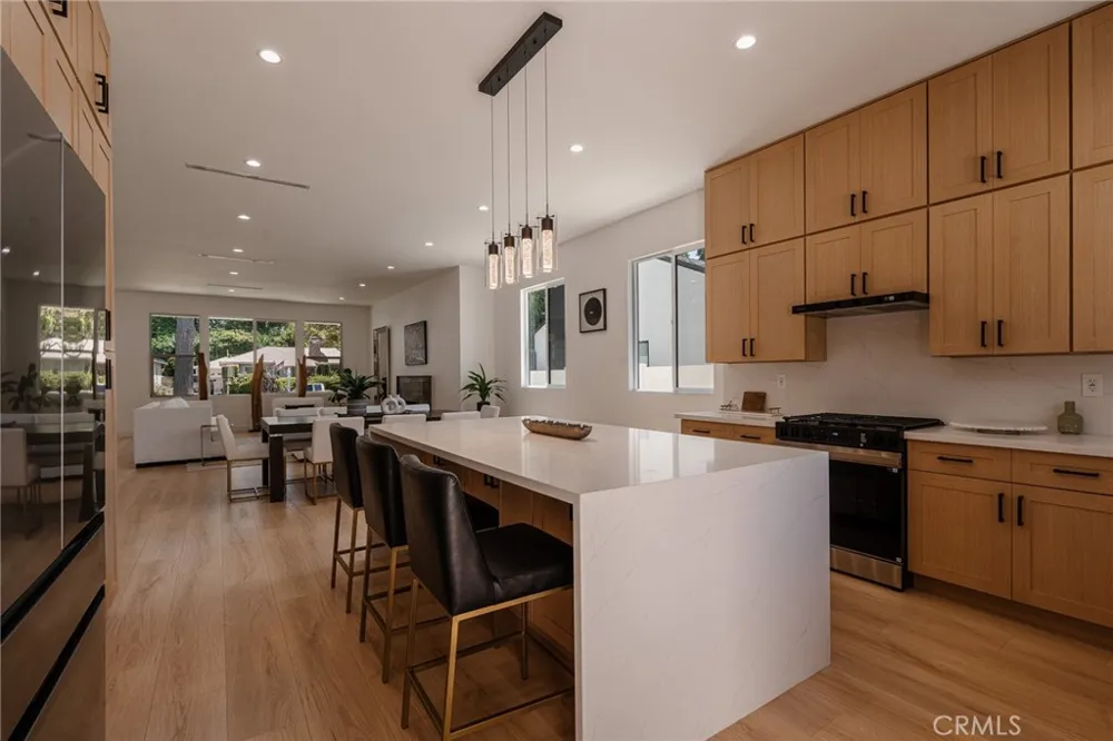 5817 Cantaloupe Avenue Valley Glen, CA 91401