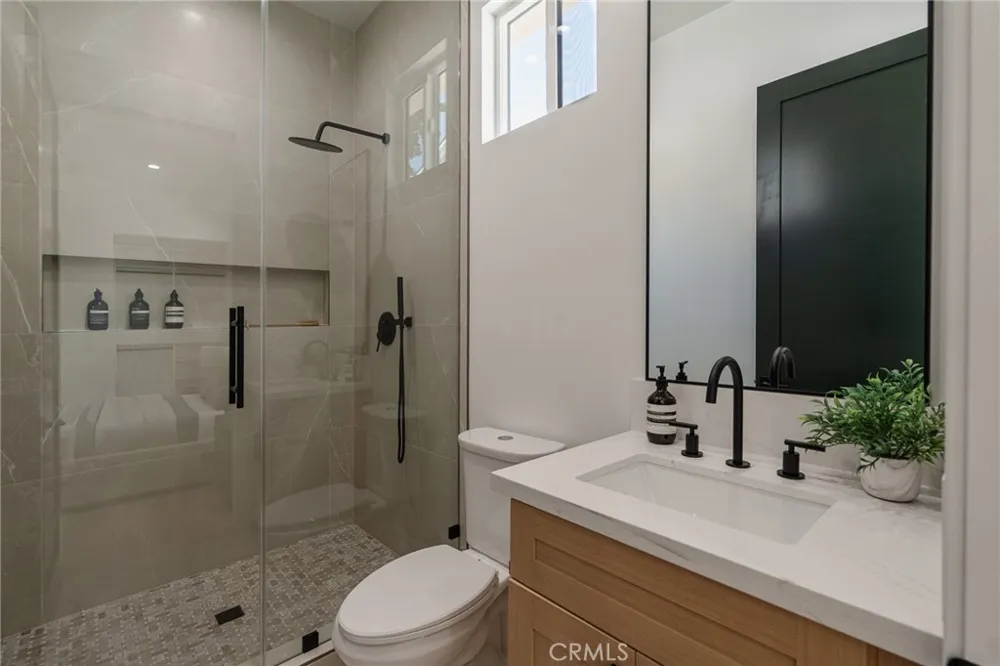 5817 Cantaloupe Avenue Valley Glen, CA 91401