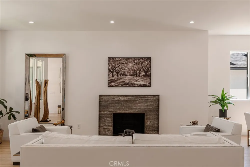 5817 Cantaloupe Avenue Valley Glen, CA 91401