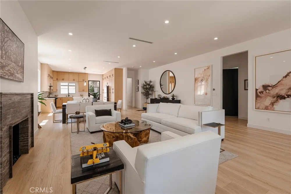 5817 Cantaloupe Avenue Valley Glen, CA 91401
