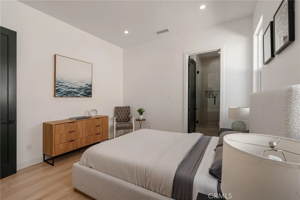 5817 Cantaloupe Avenue Valley Glen, CA 91401