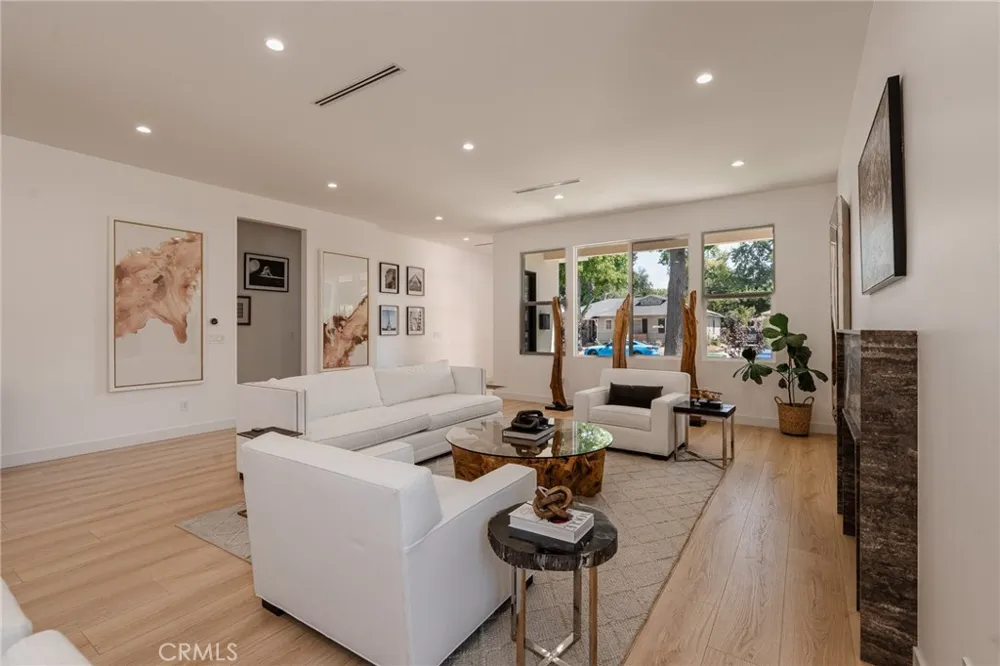5817 Cantaloupe Avenue Valley Glen, CA 91401