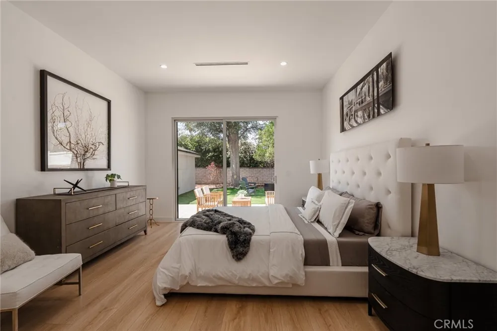 5817 Cantaloupe Avenue Valley Glen, CA 91401