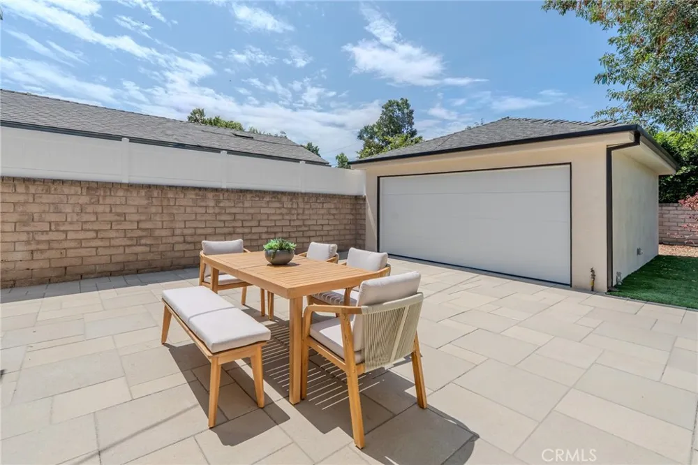 5817 Cantaloupe Avenue Valley Glen, CA 91401