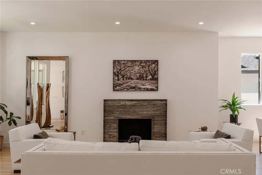 5817 Cantaloupe Avenue Valley Glen, CA 91401