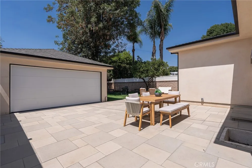 5817 Cantaloupe Avenue Valley Glen, CA 91401