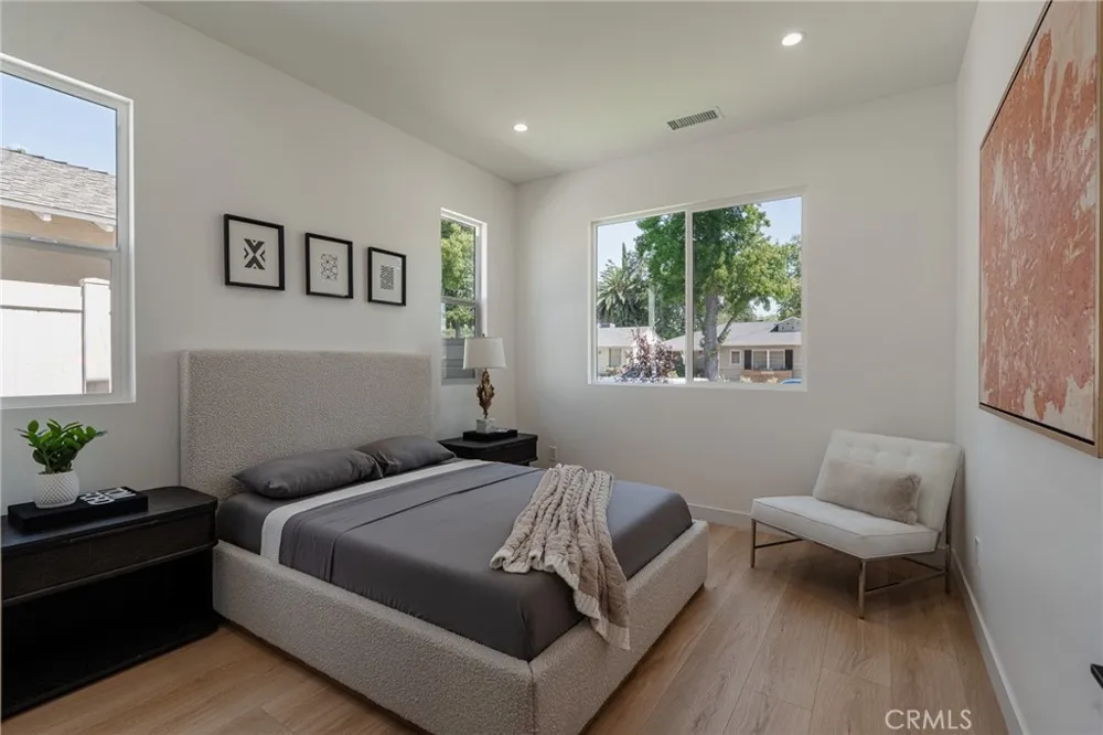 5817 Cantaloupe Avenue Valley Glen, CA 91401